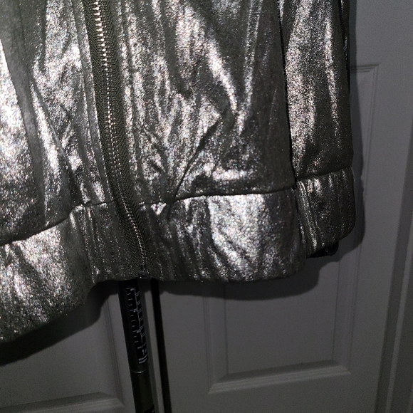 NWT CHICO'S FOILED FAUX SUEDE BOMBER JACKET LONG SLEEVE Size 3 - Picture 4 of 8